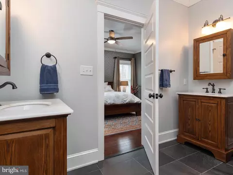 Bath - 2979 Valley View Rd, Annapolis, MD 21401 photo 2 of 4