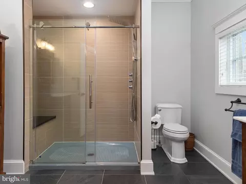 Bath - 2979 Valley View Rd, Annapolis, MD 21401 photo 1 of 4