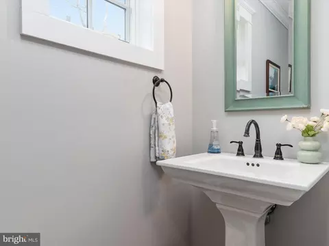 Bath - 2979 Valley View Rd, Annapolis, MD 21401 photo 4 of 4