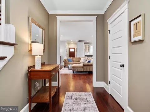 Entry Way - 2979 Valley View Rd, Annapolis, MD 21401 photo 2 of 3