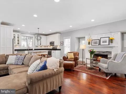 Living - 2979 Valley View Rd, Annapolis, MD 21401 photo 1 of 5