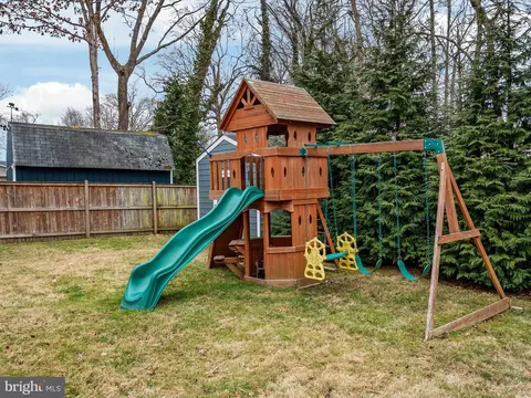 Exterior - 2979 Valley View Rd, Annapolis, MD 21401 photo 7 of 17