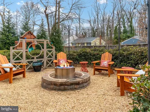 Exterior - 2979 Valley View Rd, Annapolis, MD 21401 photo 4 of 17