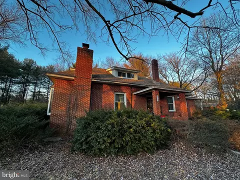 859 Whisper Dr, Millersville, MD 21108