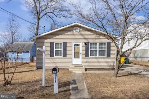 754 212th St, Pasadena, MD 21122