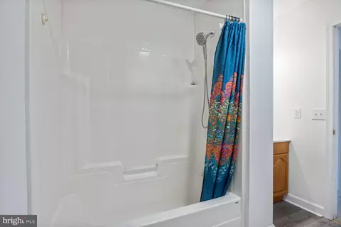 Bath - 754 212th St, Pasadena, MD 21122 photo 2 of 2