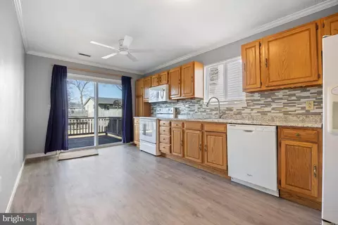 Kitchen - 754 212th St, Pasadena, MD 21122 photo 2 of 2