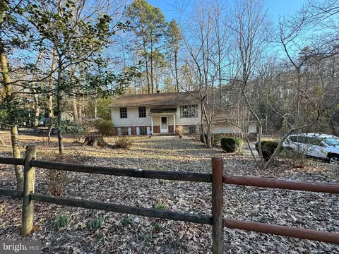 Exterior - 8267 Old Mill Rd, Pasadena, MD 21122 photo 2 of 2