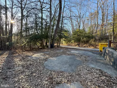 Exterior - 8267 Old Mill Rd, Pasadena, MD 21122 photo 1 of 2