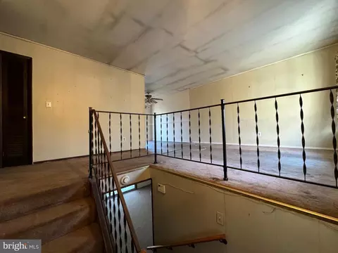 Entry Way - 8267 Old Mill Rd, Pasadena, MD 21122 photo 2 of 6