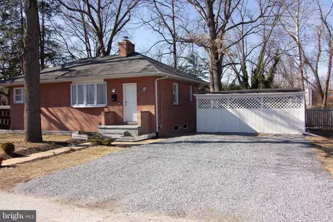 2 Joyce Ln, Glen Burnie, MD 21061