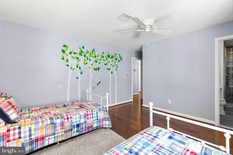 Bedroom - 474 Riverside Dr, Pasadena, MD 21122 photo 4 of 9