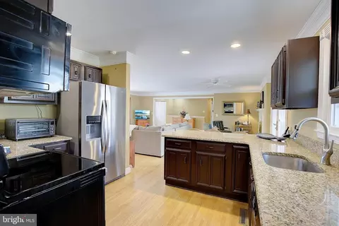 Kitchen - 1033 Ulmstead Cir, Arnold, MD 21012 photo 2 of 6