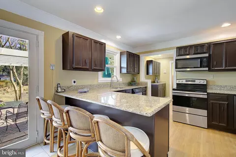 Kitchen - 1033 Ulmstead Cir, Arnold, MD 21012 photo 5 of 6