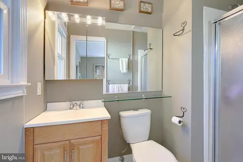 Bath - 1033 Ulmstead Cir, Arnold, MD 21012 photo 3 of 3
