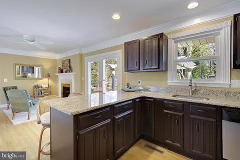 Kitchen - 1033 Ulmstead Cir, Arnold, MD 21012 photo 6 of 6