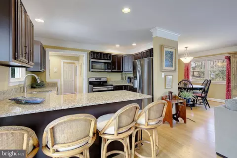 Kitchen - 1033 Ulmstead Cir, Arnold, MD 21012 photo 4 of 6