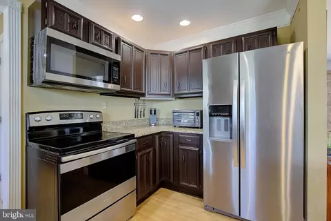 Kitchen - 1033 Ulmstead Cir, Arnold, MD 21012 photo 3 of 6