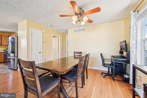 Dining - 985 10th St, Pasadena, MD 21122 photo 3 of 4