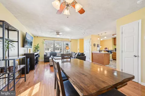 Dining - 985 10th St, Pasadena, MD 21122 photo 2 of 4