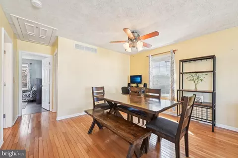 Dining - 985 10th St, Pasadena, MD 21122 photo 4 of 4