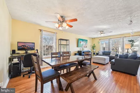 Dining - 985 10th St, Pasadena, MD 21122 photo 1 of 4