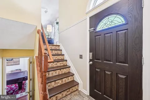 Entry Way - 985 10th St, Pasadena, MD 21122 photo 1 of 2
