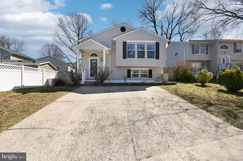 985 10th St, Pasadena, MD 21122