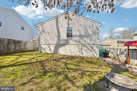 Exterior - 985 10th St, Pasadena, MD 21122 photo 2 of 11