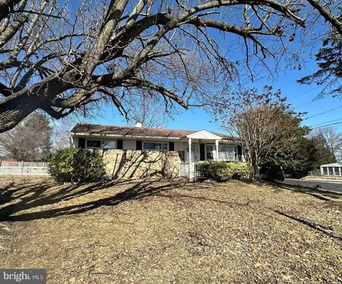 202 Fernglen Ave, Glen Burnie, MD 21061