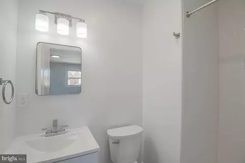 Bath - 3354 Wye Mls S, Laurel, MD 20724 photo 2 of 3
