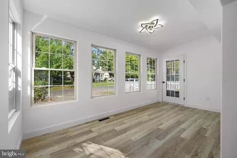 Entry Way - 205 Catalfa Ave, Pasadena, MD 21122 photo 4 of 9