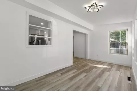 Entry Way - 205 Catalfa Ave, Pasadena, MD 21122 photo 5 of 9