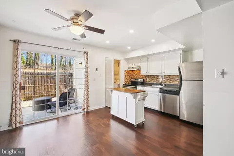 6483 Heritage Hill Dr, Glen Burnie, MD 21061