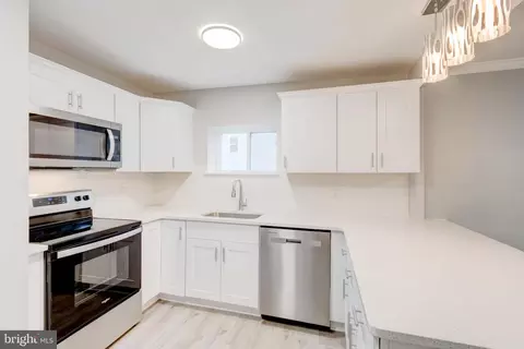 Kitchen - 8149 Hog Neck Rd, Pasadena, MD 21122 photo 1 of 2