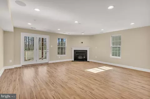 7621 Hamilton Xing, Hanover, MD 21076 photo 5