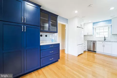 Kitchen - 1725 Torrington Pl, Crofton, MD 21114 photo 2 of 2