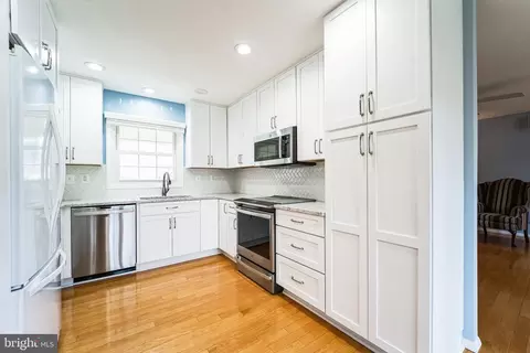 Kitchen - 1725 Torrington Pl, Crofton, MD 21114 photo 1 of 2
