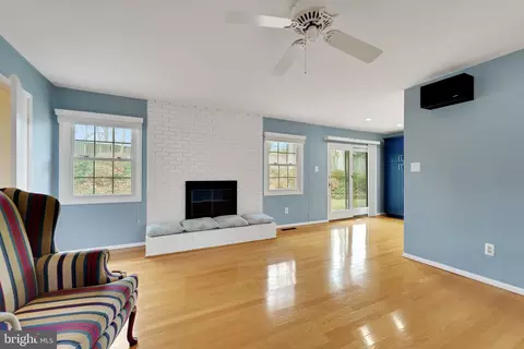 Living - 1725 Torrington Pl, Crofton, MD 21114 photo 3 of 3