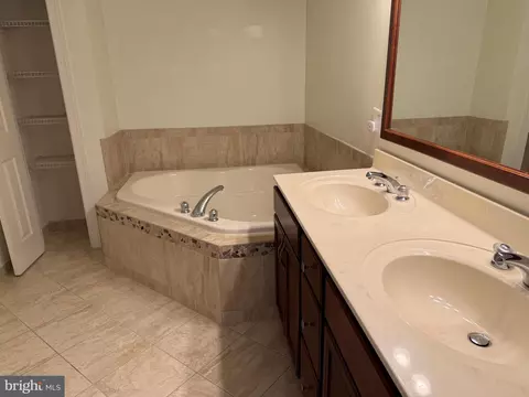 Bath - 2114 Split Creek Ln, Hanover, MD 21076 photo 1 of 5