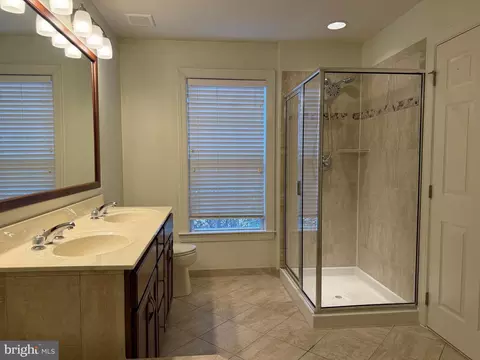 Bath - 2114 Split Creek Ln, Hanover, MD 21076 photo 2 of 5