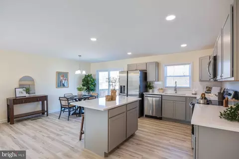 912 Genine Dr, Glen Burnie, MD 21060