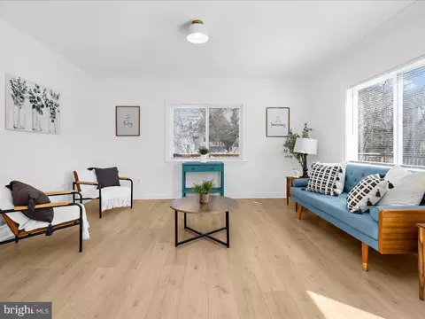 Living - 105 Huse Dr, Annapolis, MD 21403 photo 5 of 9