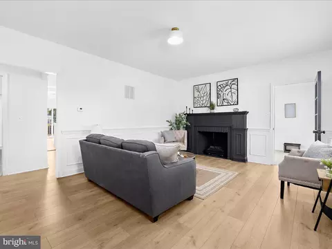 Living - 105 Huse Dr, Annapolis, MD 21403 photo 1 of 9