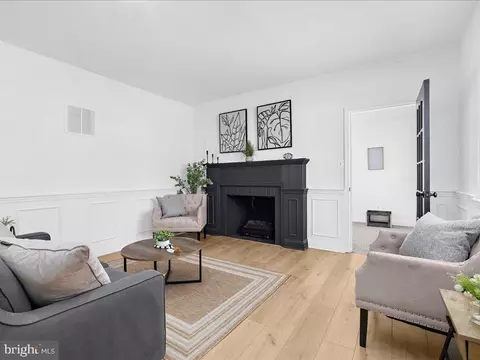 Living - 105 Huse Dr, Annapolis, MD 21403 photo 2 of 9