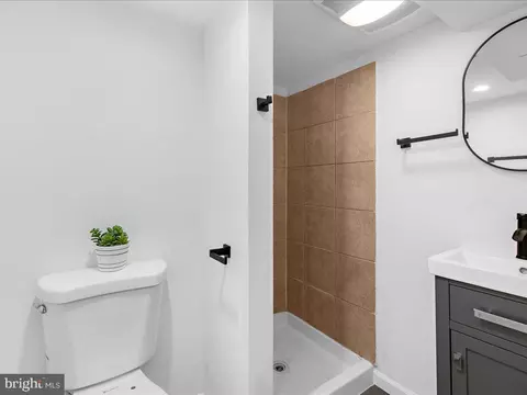 Bath - 105 Huse Dr, Annapolis, MD 21403 photo 5 of 6