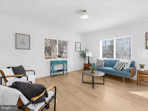 Living - 105 Huse Dr, Annapolis, MD 21403 photo 4 of 9