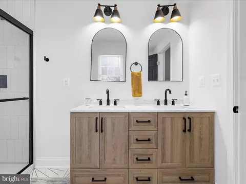 Bath - 105 Huse Dr, Annapolis, MD 21403 photo 1 of 6