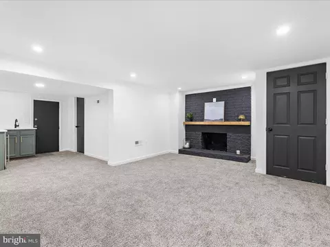 Living - 105 Huse Dr, Annapolis, MD 21403 photo 6 of 9