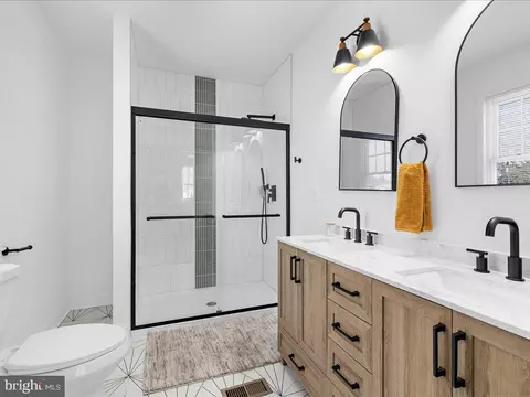 Bath - 105 Huse Dr, Annapolis, MD 21403 photo 2 of 6